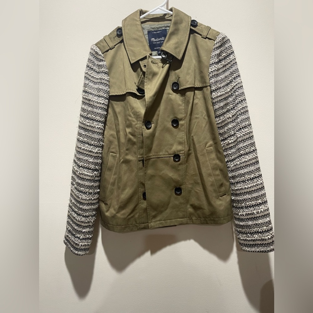 Madewell Women's Army Green Coat NWOT Detailed Sleeves Size Small Button Close